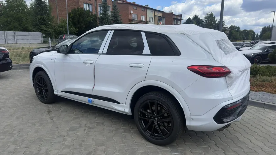 AUDI Q5 -