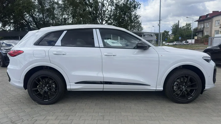 AUDI Q5 -