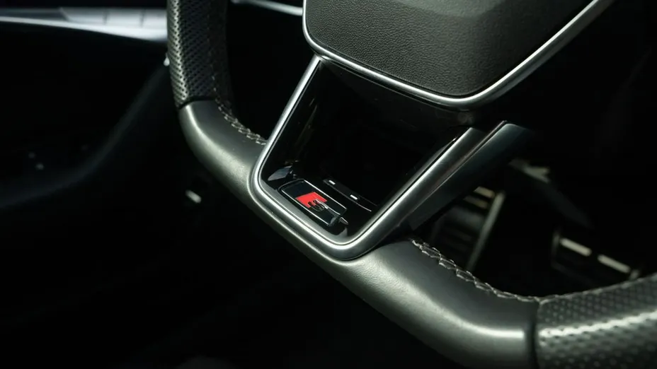 AUDI A6 -