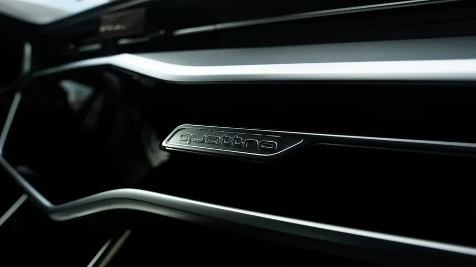 AUDI A6 -