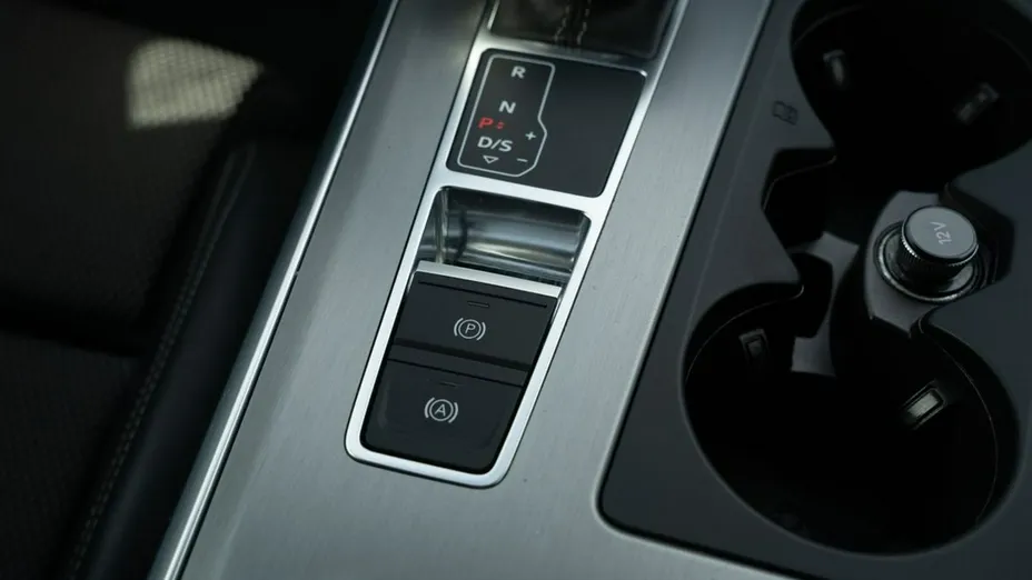 AUDI A6 -