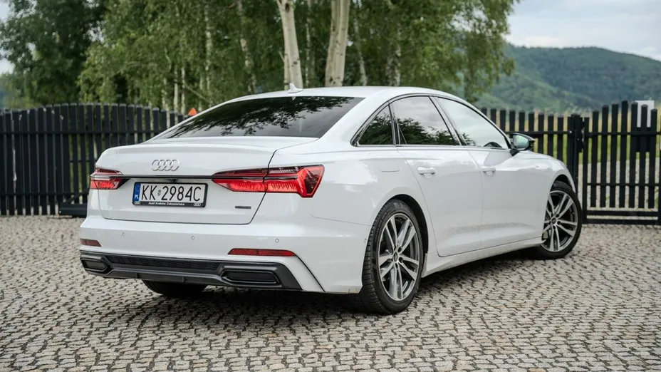 AUDI A6 -
