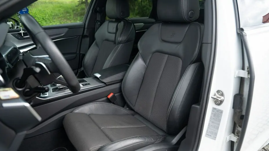 AUDI A6 -