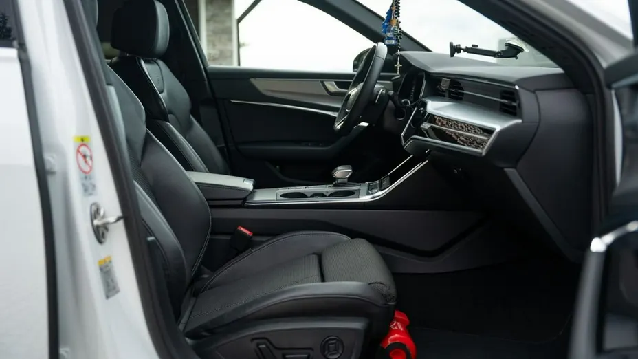 AUDI A6 -