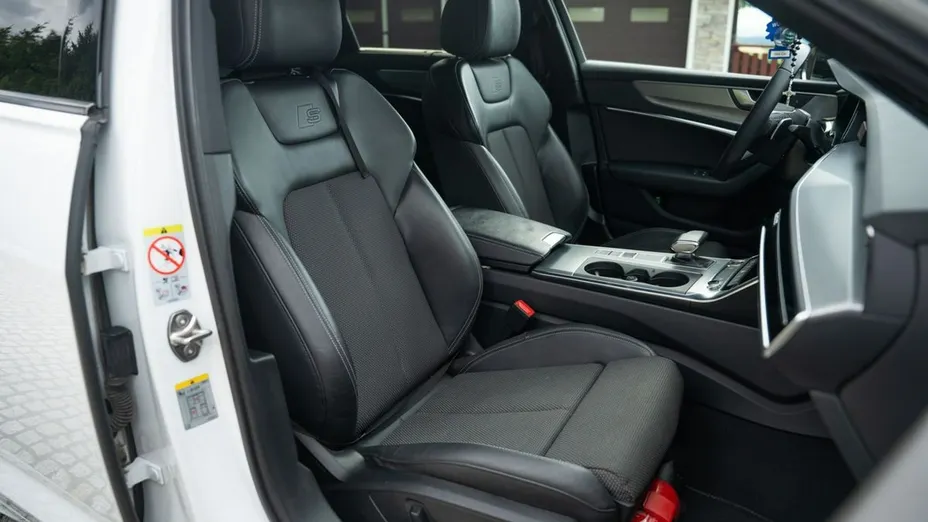 AUDI A6 -