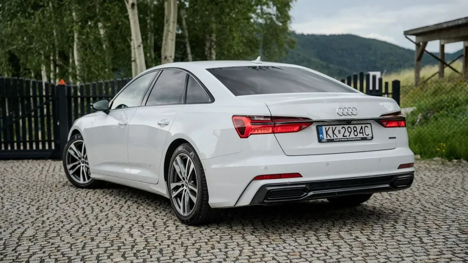 AUDI A6 -