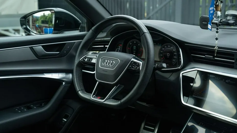 AUDI A6 -