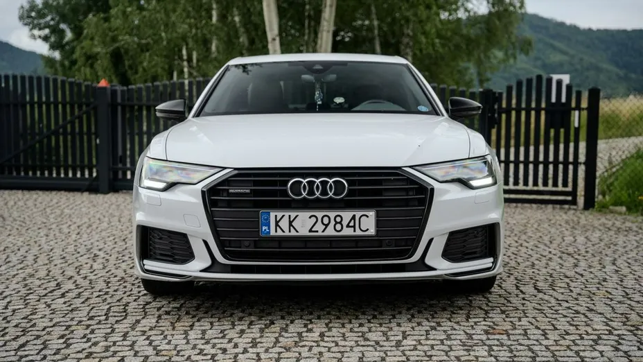 AUDI A6 -