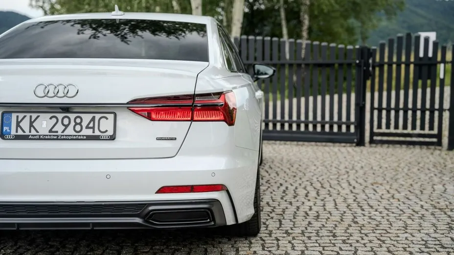 AUDI A6 -