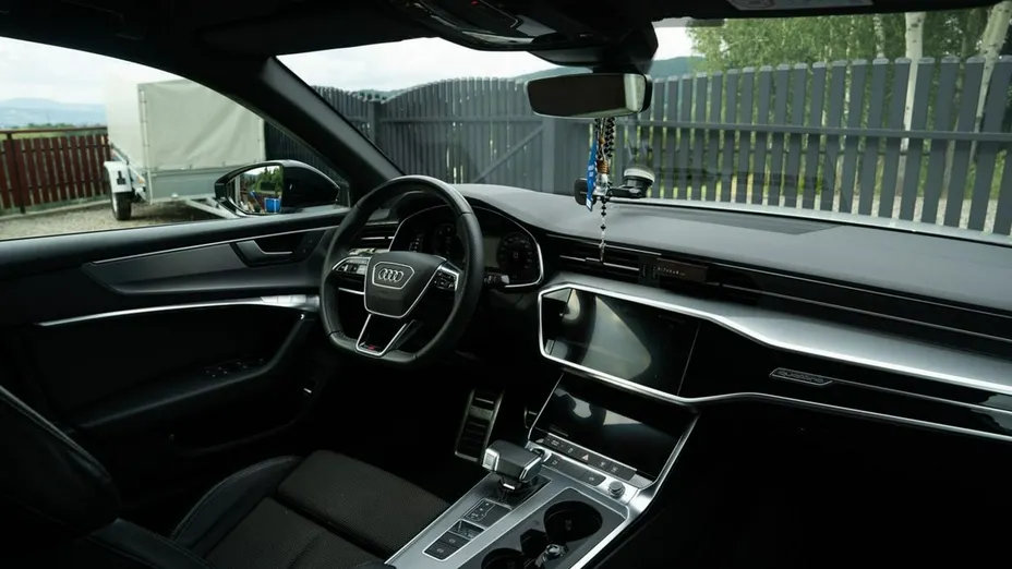 AUDI A6 -