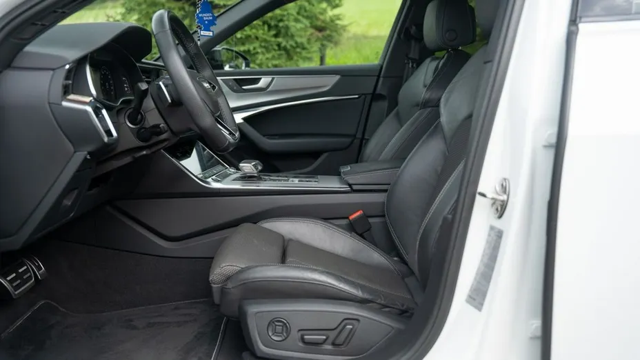 AUDI A6 -