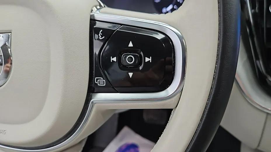VOLVO XC60 -