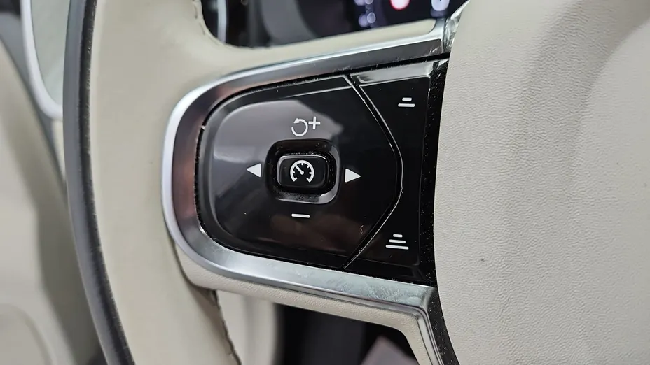VOLVO XC60 -