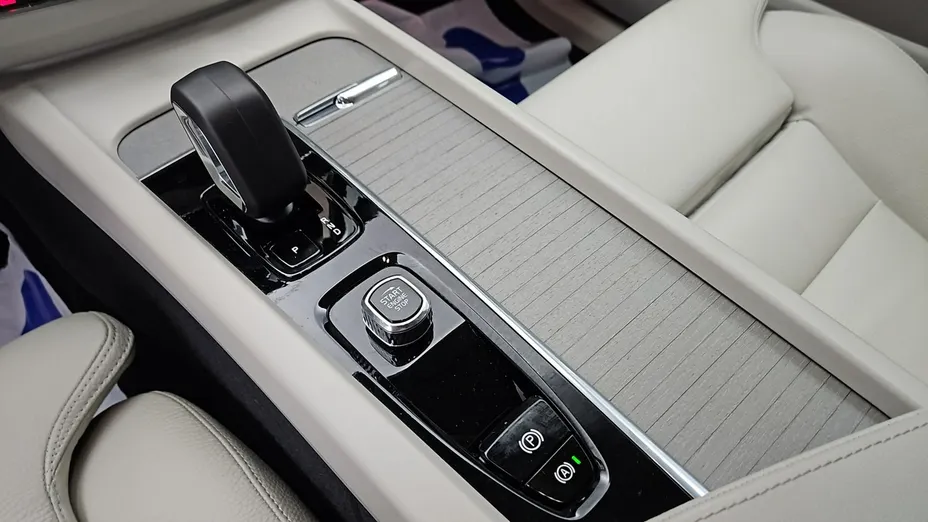 VOLVO XC60 -