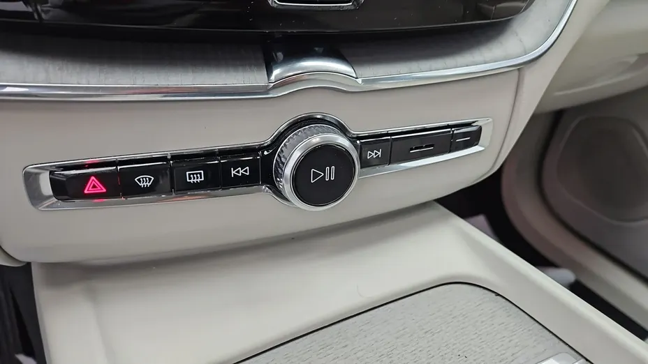 VOLVO XC60 -