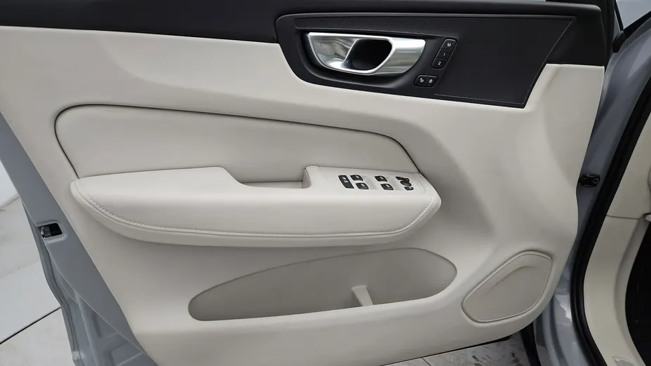 VOLVO XC60 -