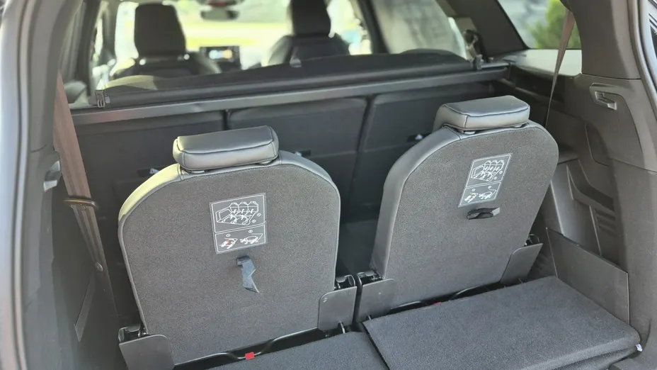 PEUGEOT 5008 -