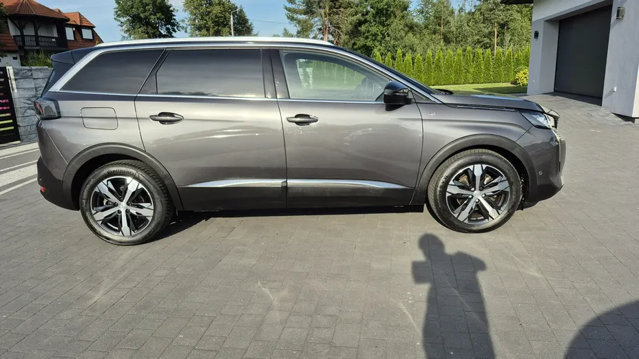 PEUGEOT 5008 -