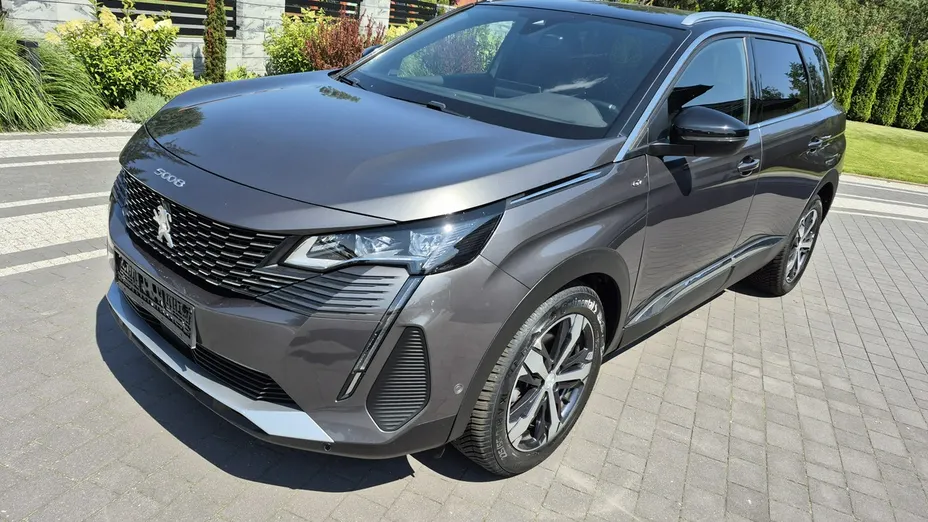 PEUGEOT 5008 -