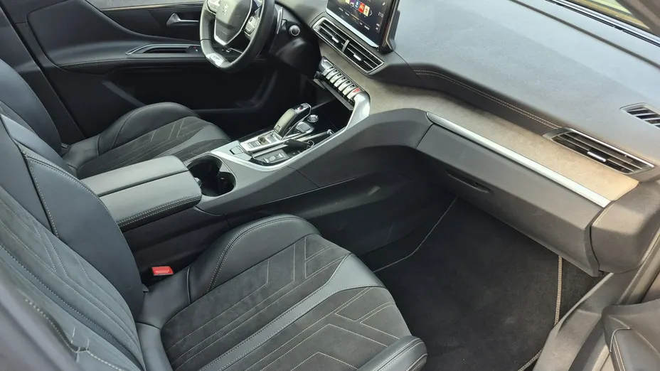 PEUGEOT 5008 -