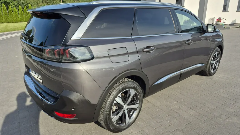 PEUGEOT 5008 -
