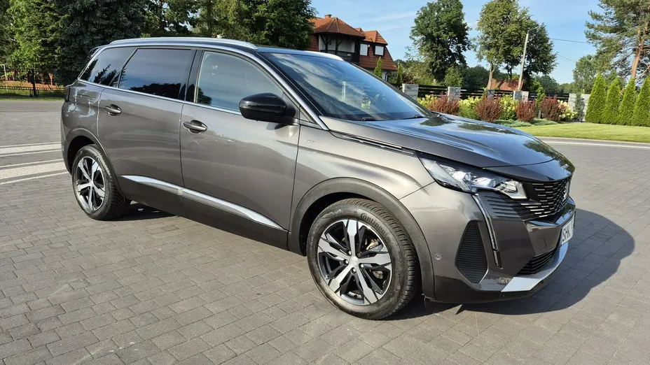 PEUGEOT 5008 -