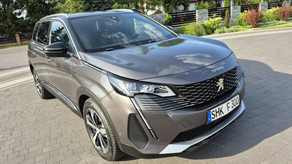 PEUGEOT 5008 -