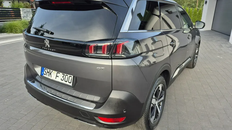 PEUGEOT 5008 -