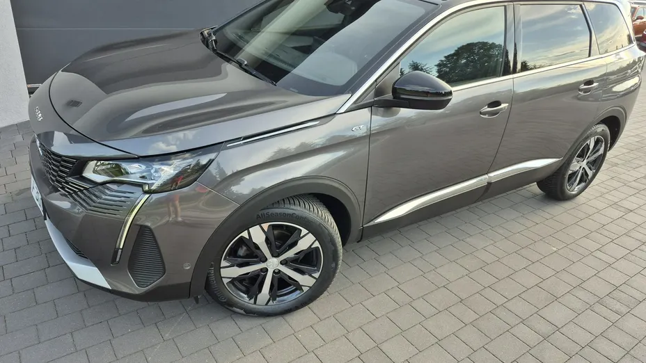 PEUGEOT 5008 -