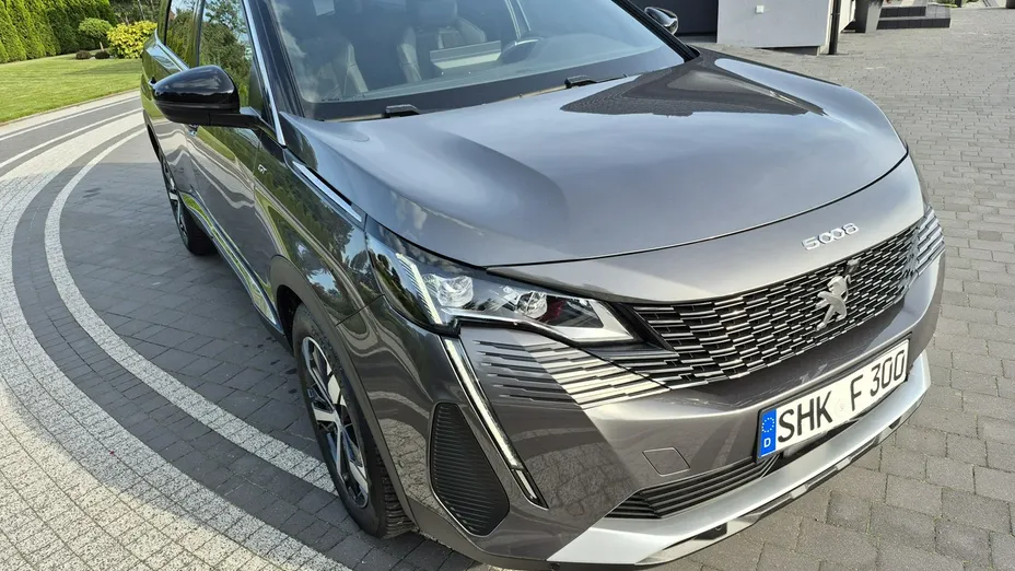 PEUGEOT 5008 -