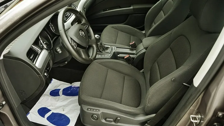 SKODA Superb -