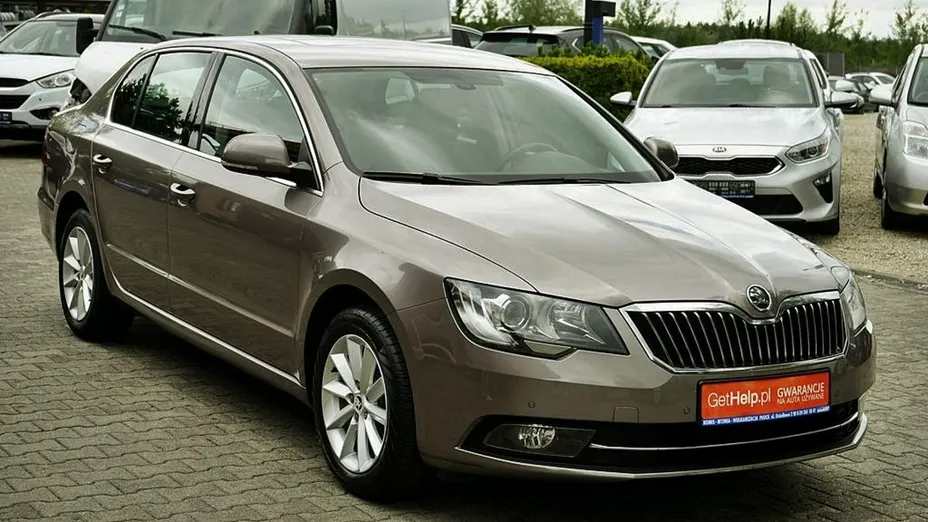 SKODA Superb -