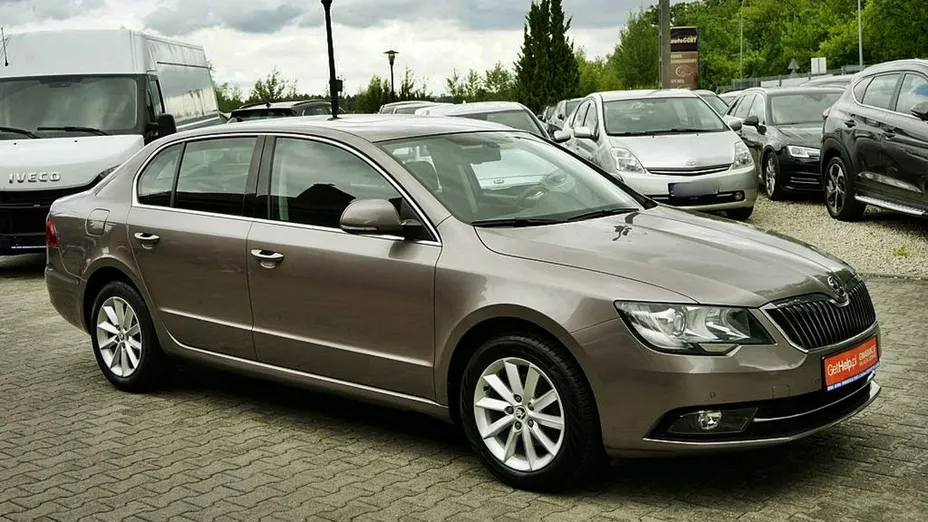 SKODA Superb -