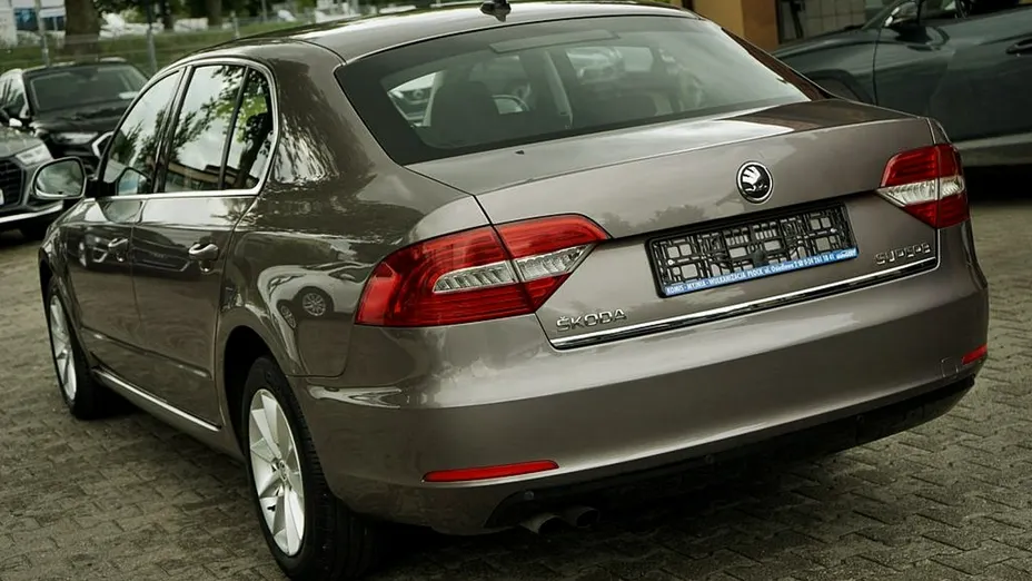 SKODA Superb -