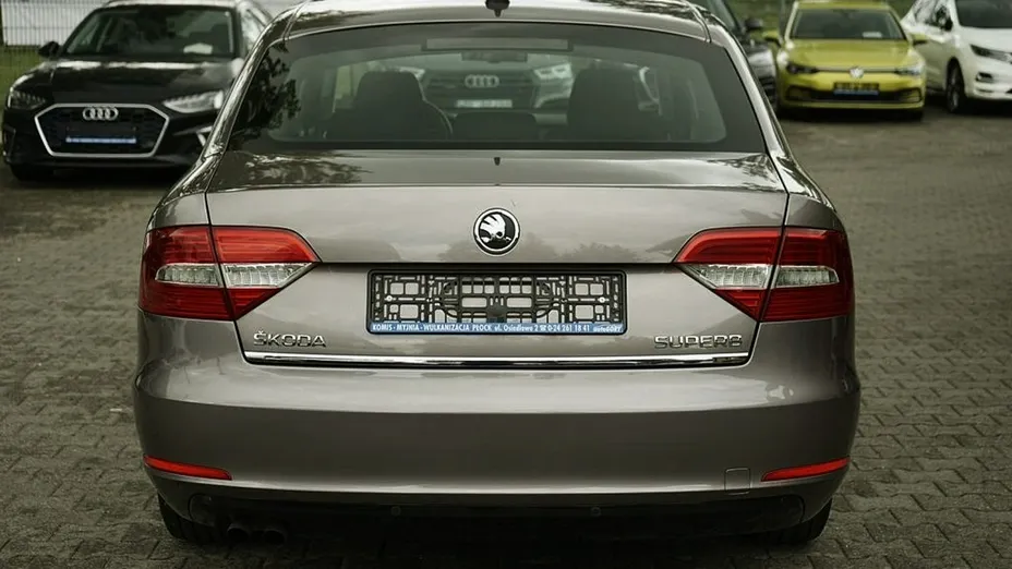 SKODA Superb -