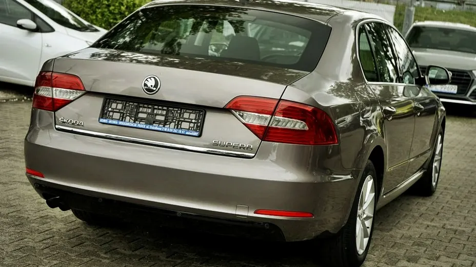 SKODA Superb -