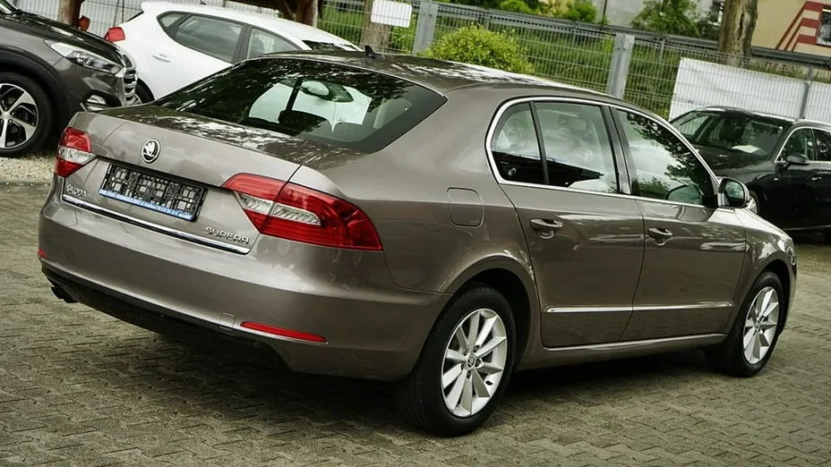 SKODA Superb -