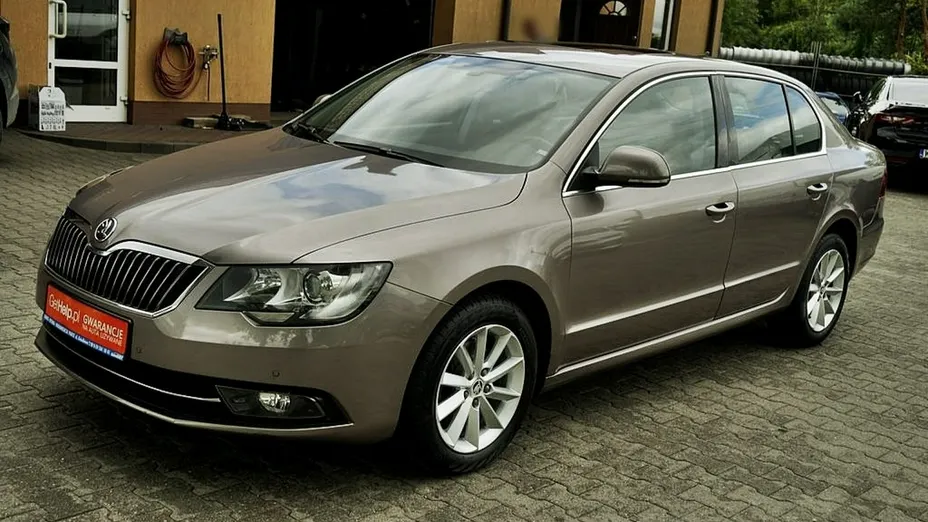 SKODA Superb -