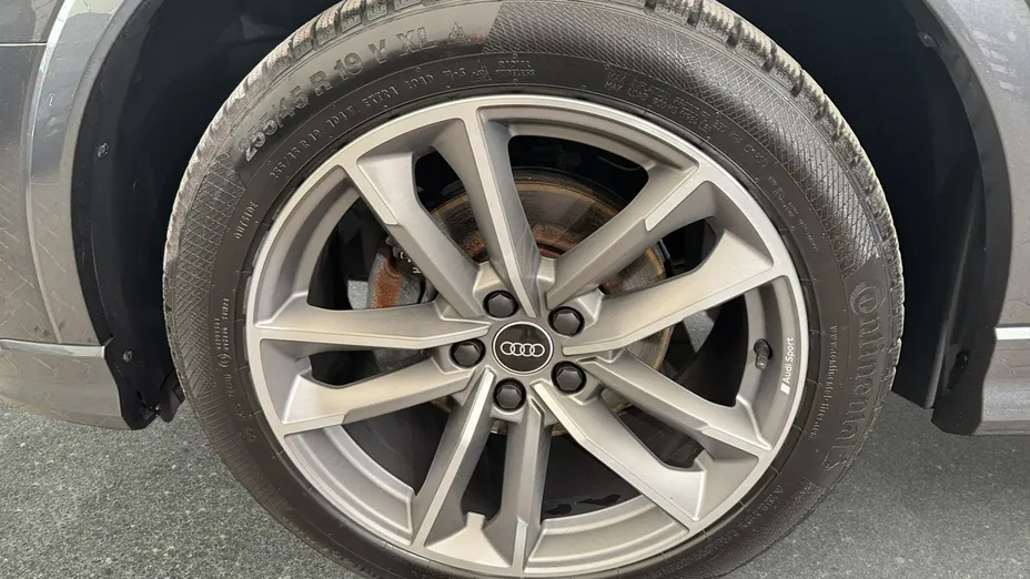 AUDI Q3 -