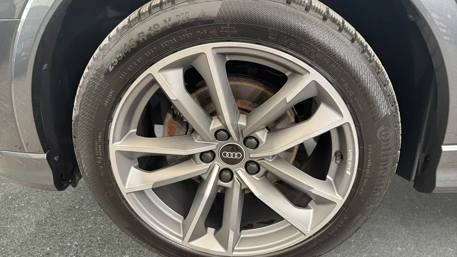 AUDI Q3 -