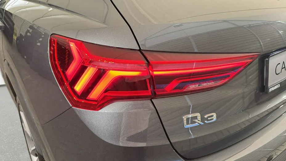 AUDI Q3 -