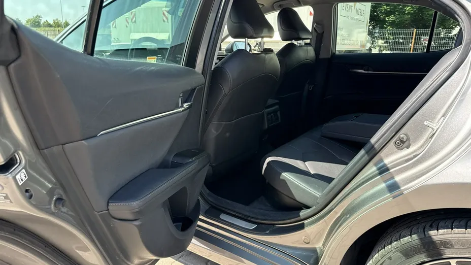 TOYOTA Camry -