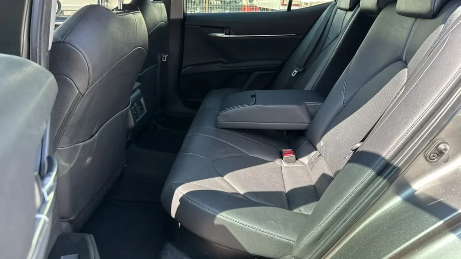 TOYOTA Camry -