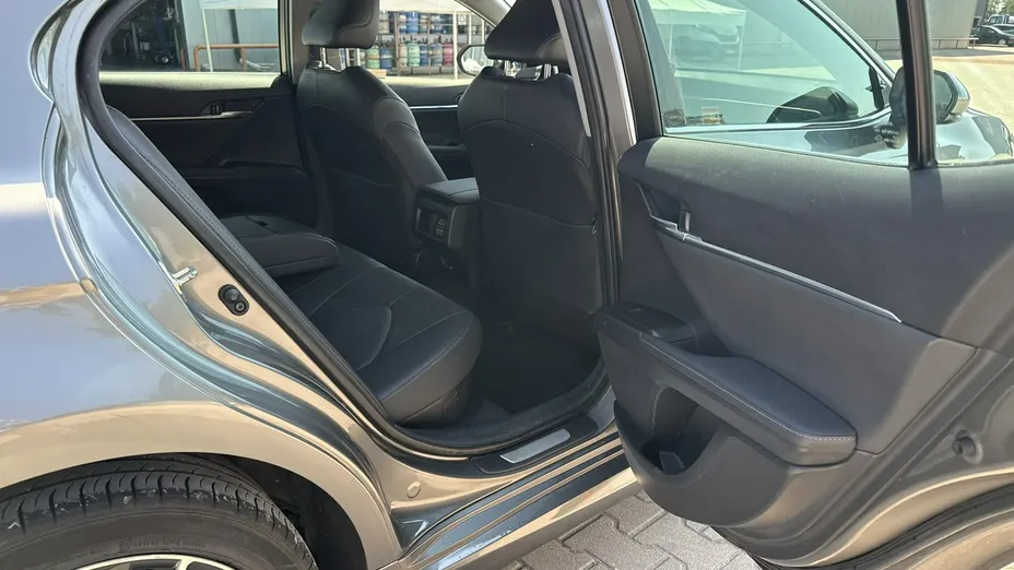 TOYOTA Camry -