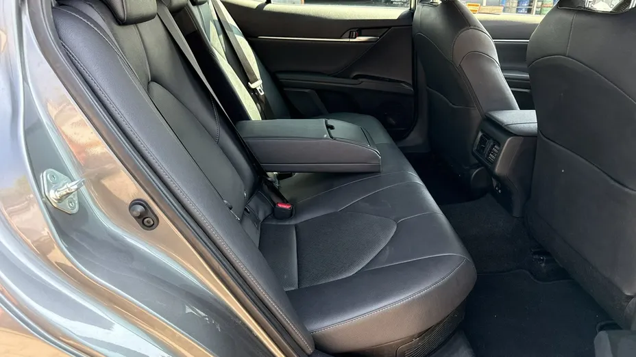 TOYOTA Camry -