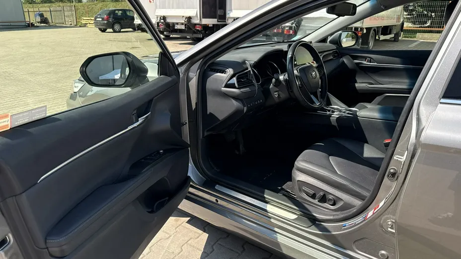 TOYOTA Camry -