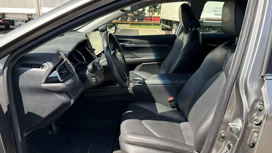 TOYOTA Camry -