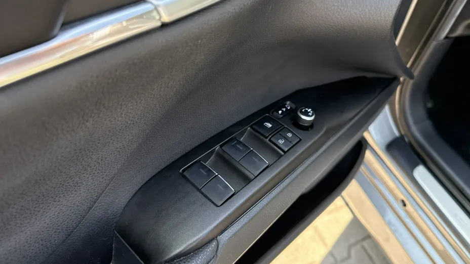 TOYOTA Camry -