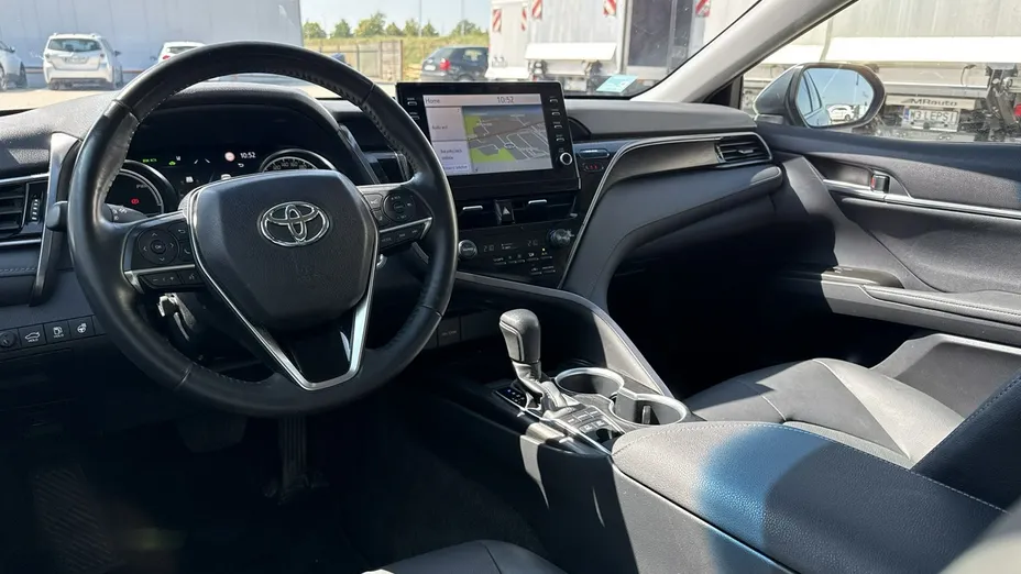 TOYOTA Camry -