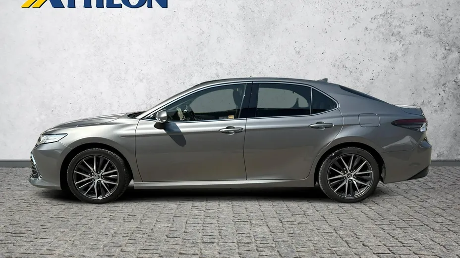 TOYOTA Camry -